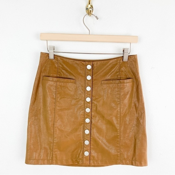 Free People Faux Leather Snap Up Mini Skirt Sz 4 - Picture 2 of 6